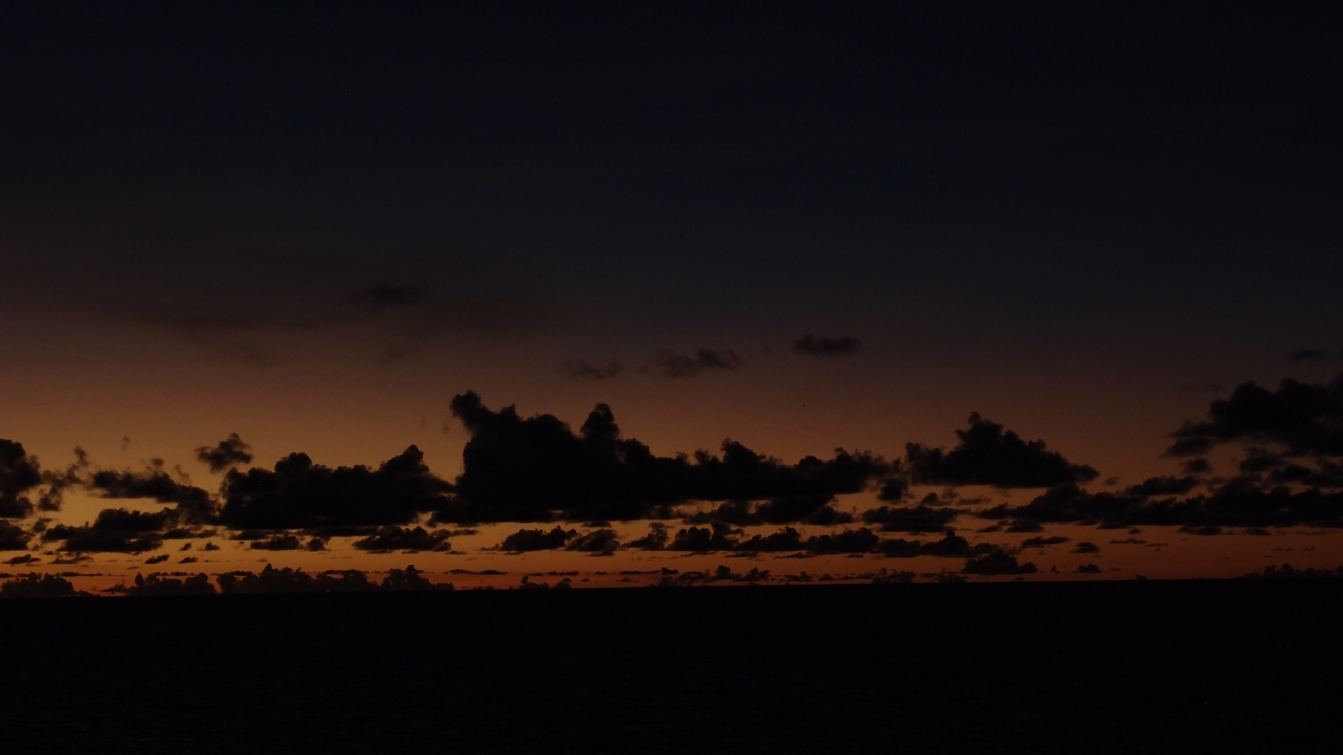 2022-10-28 17 Uhr 34 Wellen und Abendhimmel (Foto, Video)